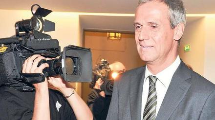 Unter Beobachtung. Michael Kemmer im vergangenen Juni vor Beginn des Untersuchungsausschuss zur BayernLB vor dem Landtag.
