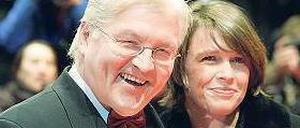 Ein Schritt weiter. Frank-Walter Steinmeier und seine Frau Elke Büdenbender Foto: dpa
