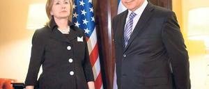 Vor harten Verhandlungen. US-Außenministerin Hillary Clinton und der israelische Regierungschef Benjamin Netanjahu. 