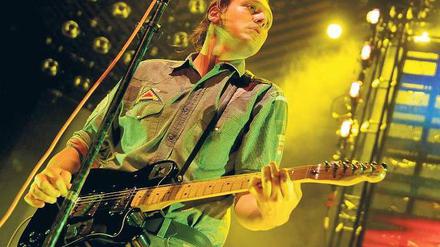 Zentrum des Orkans. Win Butler im Tempodrom. Foto: Britta Pedersen/dpa