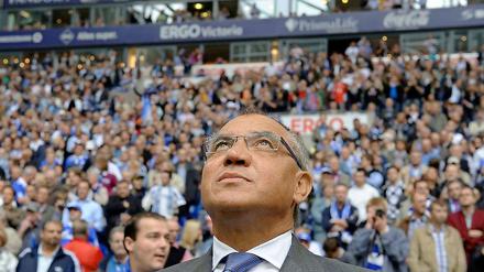 Auf Hilfe von oben dürfte Felix Magath im Moment mehr bauen können, als auf Unterstützung der Fans in seinem Rücken.