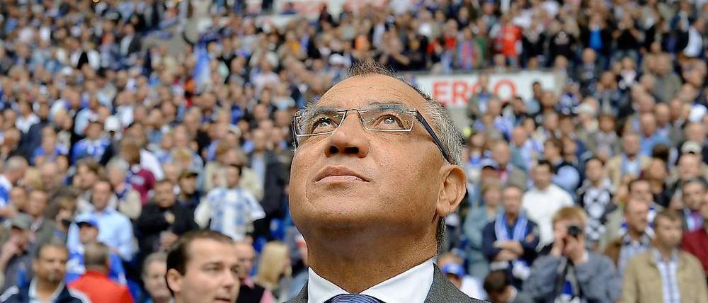 Auf Hilfe von oben dürfte Felix Magath im Moment mehr bauen können, als auf Unterstützung der Fans in seinem Rücken.