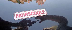 Rund 570 Fahrschulen konkurrieren um die abnehmende Zahl von Fahrschülern.