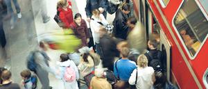 Gute Verbindungen gibt es zwischen Berlin und dem Umland, besonders im Landkreis Oberhavel. Wer nach Berlin zur Arbeit pendelt, ist meist gut qualifiziert, und so mancher war früher Berliner.