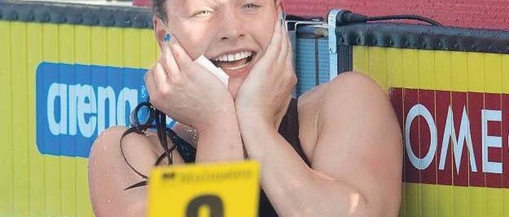 Nicht zu fassen. Silke Lippok ist verblüfft über die Silbermedaille, die sie bei der EM über 200 Meter Freistil gewonnen hat. 