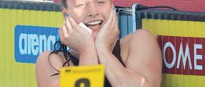 Nicht zu fassen. Silke Lippok ist verblüfft über die Silbermedaille, die sie bei der EM über 200 Meter Freistil gewonnen hat.