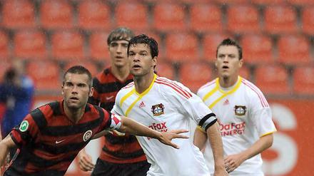 Michael Ballack beim Spiel gegen den SV Wehen Wiesbaden.
