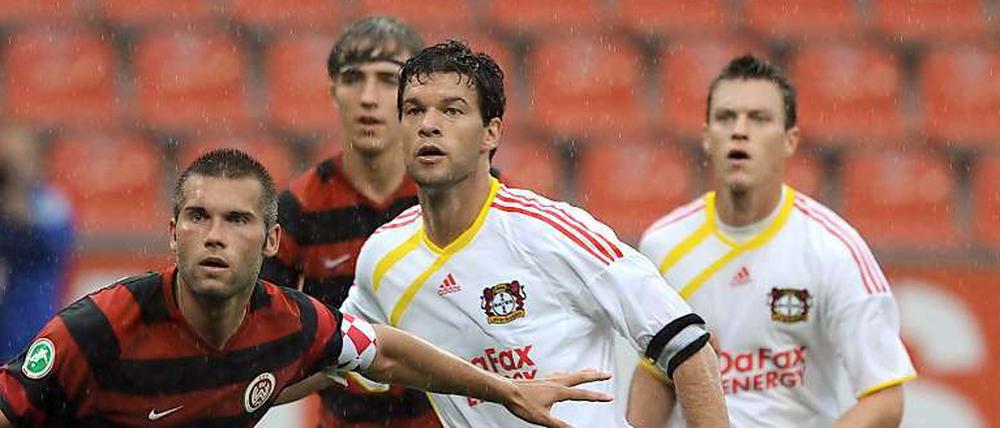 Michael Ballack beim Spiel gegen den SV Wehen Wiesbaden.