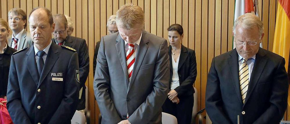 Einigkeit nur bei der Gedenkminute für die Opfer des Loveparade-Unglücks.