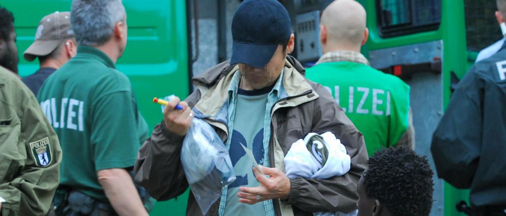 Drogenrazzia. Über zehn Mal wurde ein elfjähriger Dealer bei solch einer Aktion festgenommen.