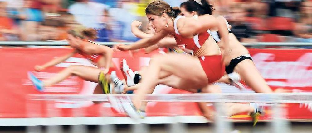 Schneller als der Zweifel. Bei den deutschen Meisterschaften gewann Carolin Nytra in hervorragenden 12,71 Sekunden. 