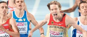 Mund auf und durch. Carsten Schlangen überholte vor dem Ziel die Konkurrenz und wurde so über 1500 Meter noch Zweiter. 