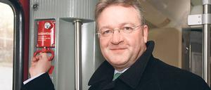 Für alle Fälle. Der CDU-Landesvorsitzende Frank Henkel hat die Union auf die Schiene der programmatischen Erneuerung gesetzt – doch nicht alle ziehen mit. Im Fall des Islamkritikers und Abgeordneten Stadtkewitz will Henkel jetzt die Notbremse ziehen.