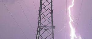 Blitzschlag. Eine aktuelle Studie erhitzt die Gemüter. Allein RWE soll rund 100 Millionen Euro zu viel von seinen Kunden kassiert haben. 