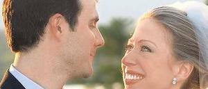 Ja gesagt. Chelsea Clinton und Marc Mezvinsky nach der Trauung.Foto: dpa