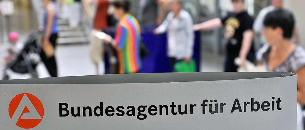 Die Erholung auf dem deutschen Arbeitsmarkt hat sich trotz einer leichten Sommerflaute im Juli fortgesetzt.