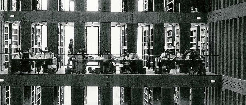 Setzkasten. Barbara Klemm fotografiert die Studenten im Jakob-und-Wilhelm Grimm-Zentrum.