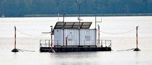 Eine Messinsel im Berliner Müggelsee. Ein junger Mann hat am Donnerstagmittag gemeinsam mit drei Freunden versucht, zu einer Messinsel zu schwimmen.