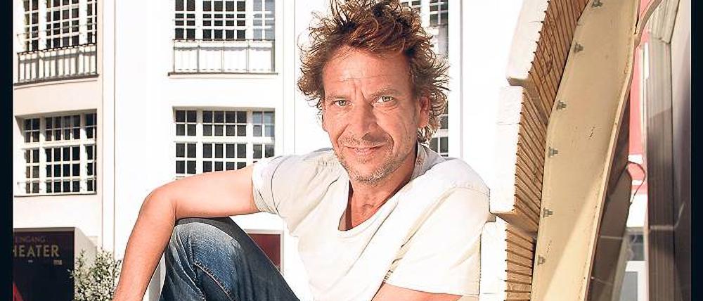 Berufsoptimist. Falk Walter, hier vor dem Admiralspalast, ist überzeugt, dass er das Insolvenzverfahren abwehren kann. 