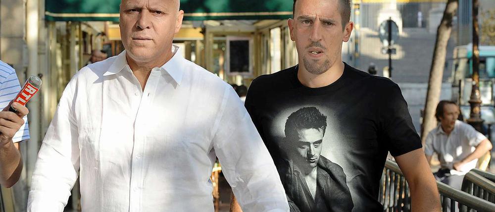 Vorladung. Bayern Münchens Mittelfeldstar Franck Ribéry trifft am Dienstag zu seinem Vernehmungstermin bei der Polizei in Paris ein.