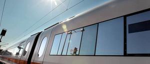 Die Hitze macht der Bahn und ihren Fahrgästen zu schaffen.