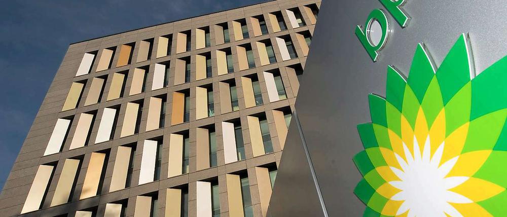 Das Logo von BP vor dem deutschen BP Zentrale in Bochum.