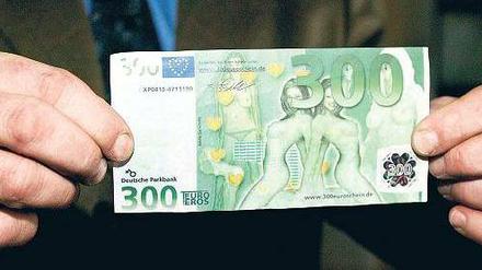 Stimmt da was nicht? Ein 300-Euro-Schein, der eigentlich als Scherzartikel gedacht war, wurde mehrfach an der Kasse angenommen.