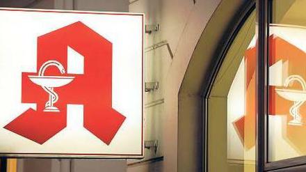 Nicht nur Pillen. Apotheken verkaufen auch Wärmflaschen oder Zahnpasta. Das soll bald nur noch eingeschränkt möglich sein. Foto: ddp