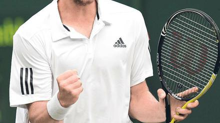 Ein Mann, ein Schrei, ein Sieg. Daniel Brands gewann in Wimbledon nervenstark gegen den Rumänen Hanescu. Foto: dpa