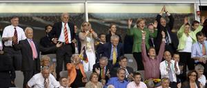 So feierte Angela Merkel bei der Fußball-WM 2006.