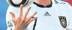 Anführer. Vorbei sind die Zeiten, in denen Bastian Schweinsteiger die eine Hälfte des Ulkduos „Poldi & Schweini“ bildete. Heute ist der 26-Jährige neben Kapitän Philipp Lahm die zentrale Führungsperson der DFB-Elf. 