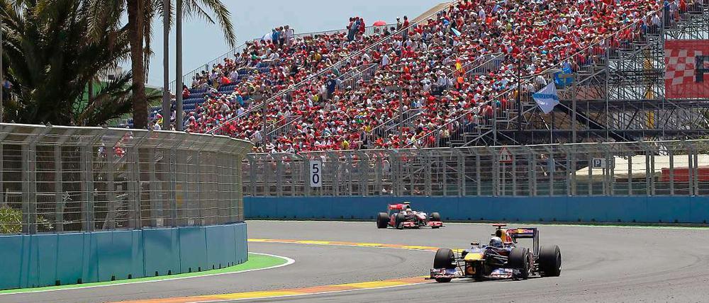 Vorne der Deutsche, dahinter der Engländer. Oder auch Vettel schlägt Hamilton beim Großen Preis von Europa.