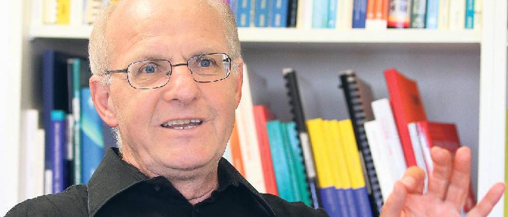 Pisapapst. Jürgen Baumert (68) ist Direktor am Berliner Max-Planck-Institut für Bildungsforschung und Professor für Erziehungswissenschaften an der FU und der HU. Er leitete den deutschen Teil der 2001 veröffentlichten ersten Pisa-Studie. Am 2. Juli wird Baumert im Rahmen einer Festveranstaltung emeritiert. Er arbeitet weiter an großen Bildungsstudien – und will Lesepate werden.