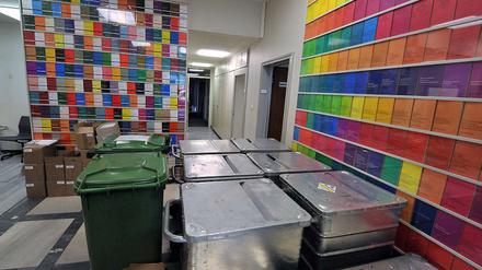 Im Rahmen des Umzuges nach Berlin wurde das Verlagsarchiv von Suhrkamp ins Literaturarchiv nach Marbach gebracht und dort dauerhaft eingelagert.