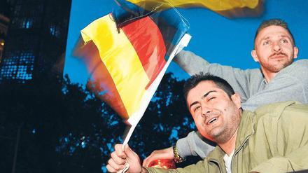Im Zeichen von Schwarz-Rot-Gold. Die extreme Linke kann sich für den deutschen WM-Jubel nicht erwärmen – im Gegenteil.