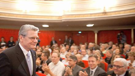 Joachim Gauck wird gefeiert, obwohl er sich gar nicht so gern feiern lässt.