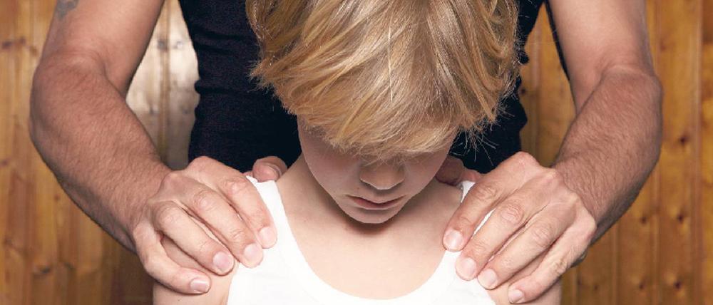Leben mit der Bürde. Viele Männer reden nie darüber, als Kind sexuell missbraucht worden zu sein. Wenn doch, flüchten sie in eine sachliche Sprache – auch, um ihren Gesprächspartner zu schonen. Foto: picture-alliance/ANP