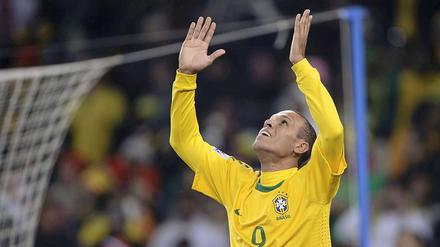 Der Doppeltorschütze Luis Fabiano weiß, bei wem er sich bedanken muss.