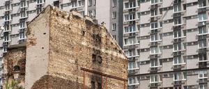 Die Kraft der Kontraste. Szene im Warschauer Stadtteil Mirów, durch den eine der drei "X Apartments"-Touren führte.