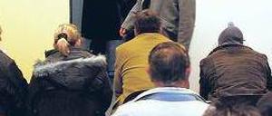 Stillstand als Prinzip. Das endlose Warten in der Zulassungsstelle Kreuzberg ist seit Jahren ein Dauerthema. Geändert hat sich in dieser Zeit wenig.