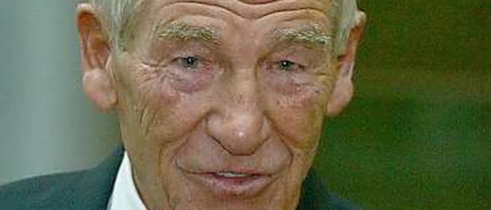 Bernd Trautmann, 86, wurde als Torwart zur Legende.