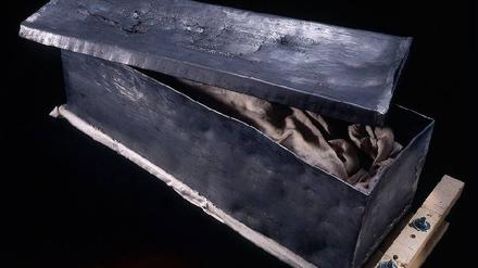 Im Bleisarg bestattet. Der Sarkophag Königin Edithas (910 – 946). Foto: dpa