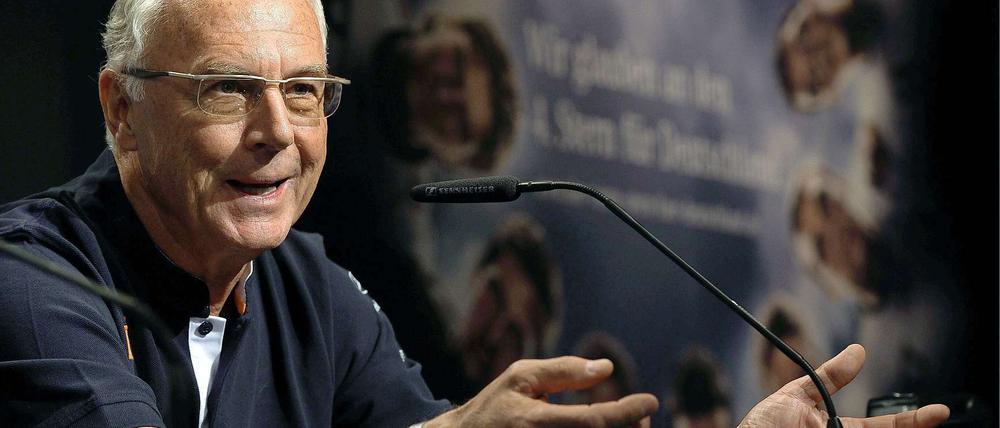 Franz Beckenbauer doziert.
