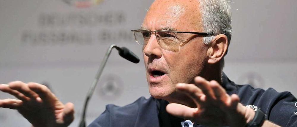 "Mit Fußball hatte das wenig zu tun". In einer Zeitungskolumne watschte Franz Beckenbauer die "Three Lions" ab.