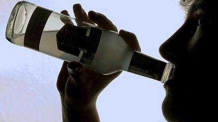 Menschen, die von Alkohol oder anderen Drogen abhängig sind, können über die gesetzliche Rentenversicherung eine sogenannte Entwöhnungsbehandlung erhalten.