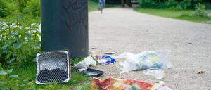 Der Morgen danach. Müll und Verpackungen bleiben einfach zurück.