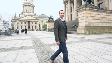 Der Neu-Berliner. Trainer Markus Babbel erkundet seine neue sportliche Heimat. Foto: dpa