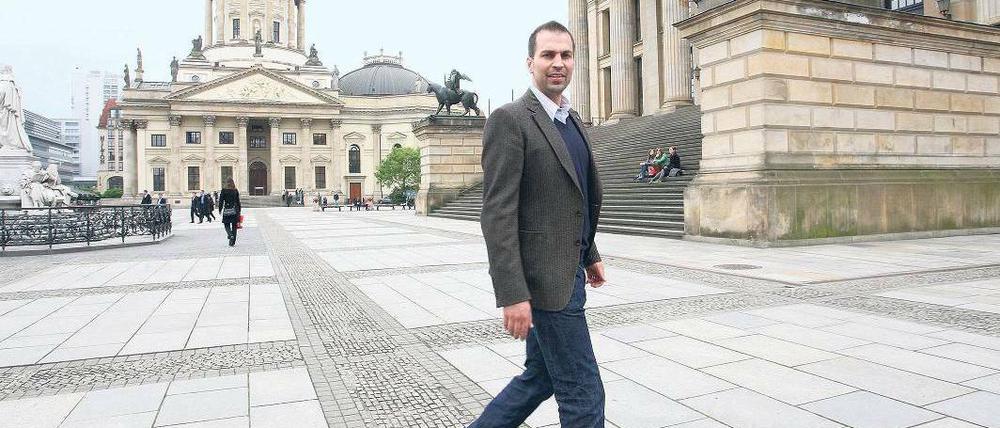 Der Neu-Berliner. Trainer Markus Babbel erkundet seine neue sportliche Heimat. Foto: dpa