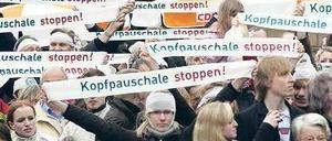 Kommt nicht an. Die Idee eines einheitlichen Krankenkassenbeitrags mit Sozialausgleich ist heftig umstritten. Zuletzt spielte die Kopfpauschale auch im NRW-Wahlkampf eine Rolle. Foto: imago stock&people