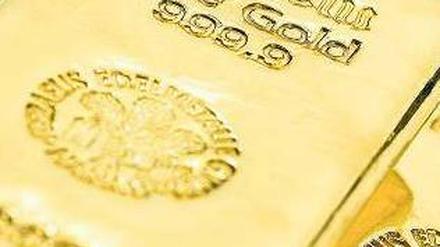 Glänzende Geschäfte machen derzeit die Goldhändler. Doch das Edelmetall wird keinen Anleger reich machen, warnen Experten.
